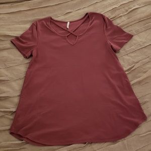 ⭐Boutique NWOT⭐ Mauve Tee with Cutout Detail